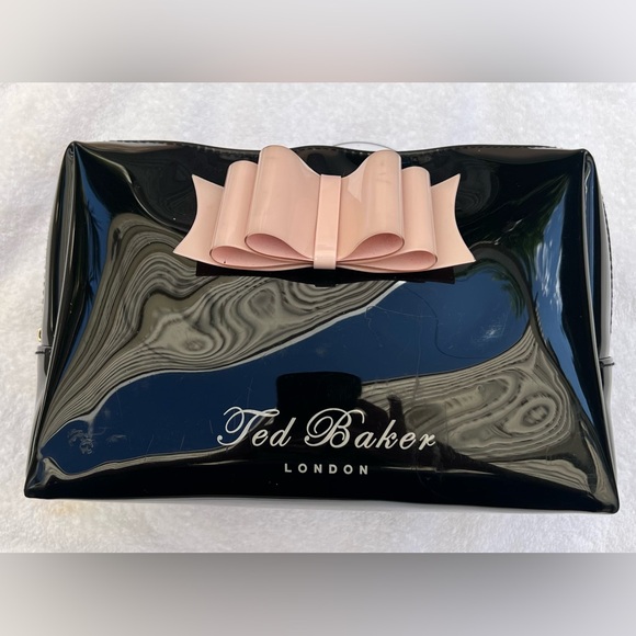 Ted Baker Black Patent
Leather Make Up Bag With Pink Bow. - Picture 1 of 5